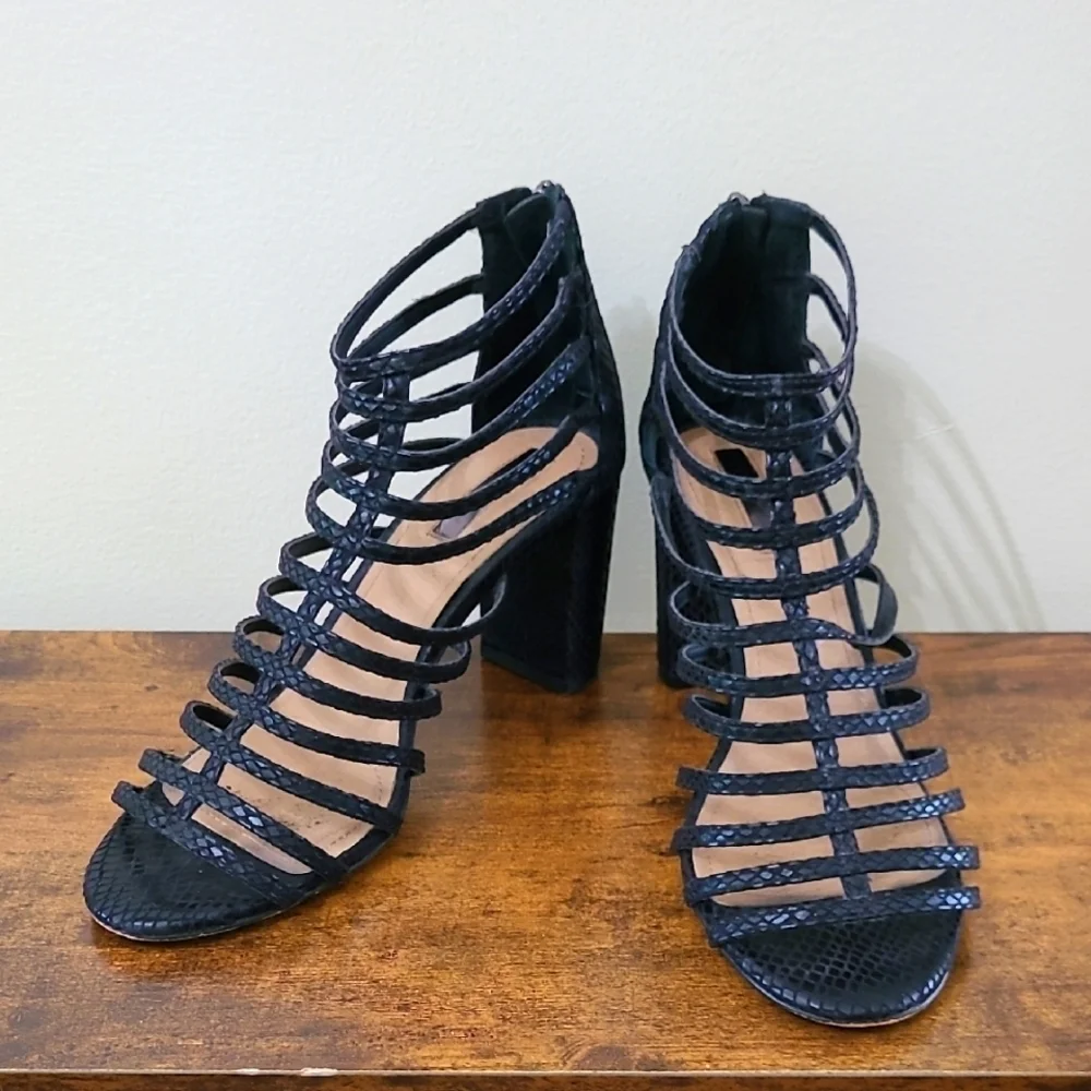 Tahari Black Strappy Textured Heeled Sandals size 7